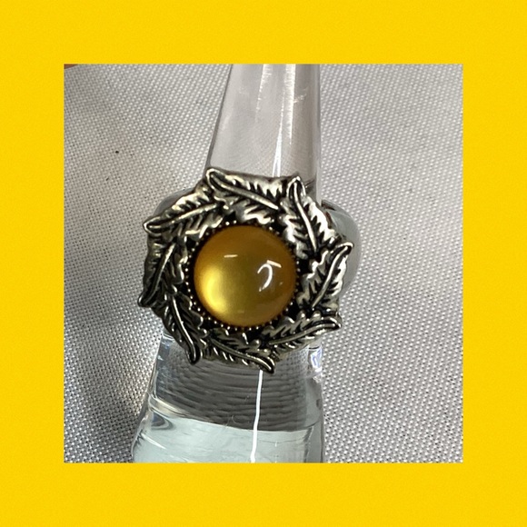 Gold and Silver Leaf Design Ring - Picture 3 of 4